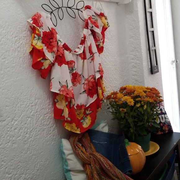 SOLD Beautiful off the Shoulders top - Picture 2 of 4